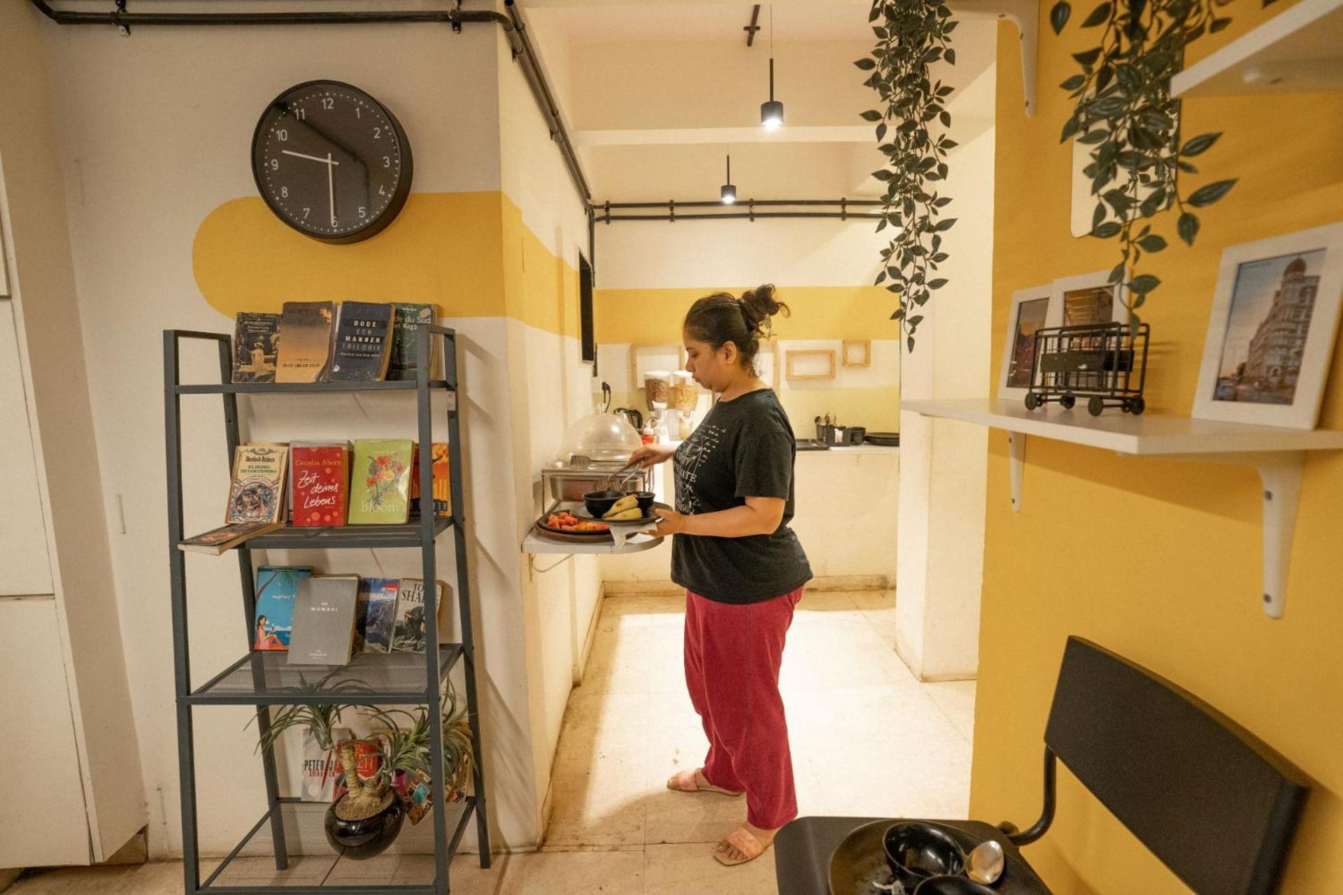 Locomo Express - Stay Work Eat Mumbai Exteriör bild